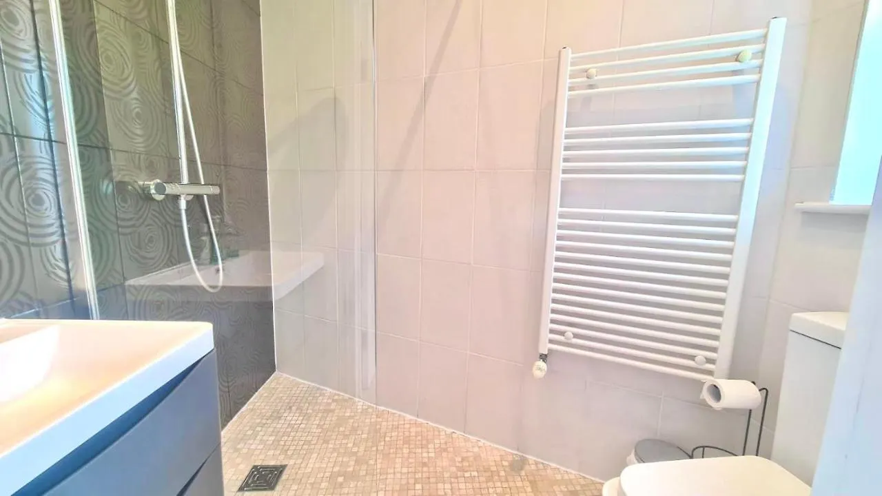 לונדון Cosy Room In East Ham 0*,